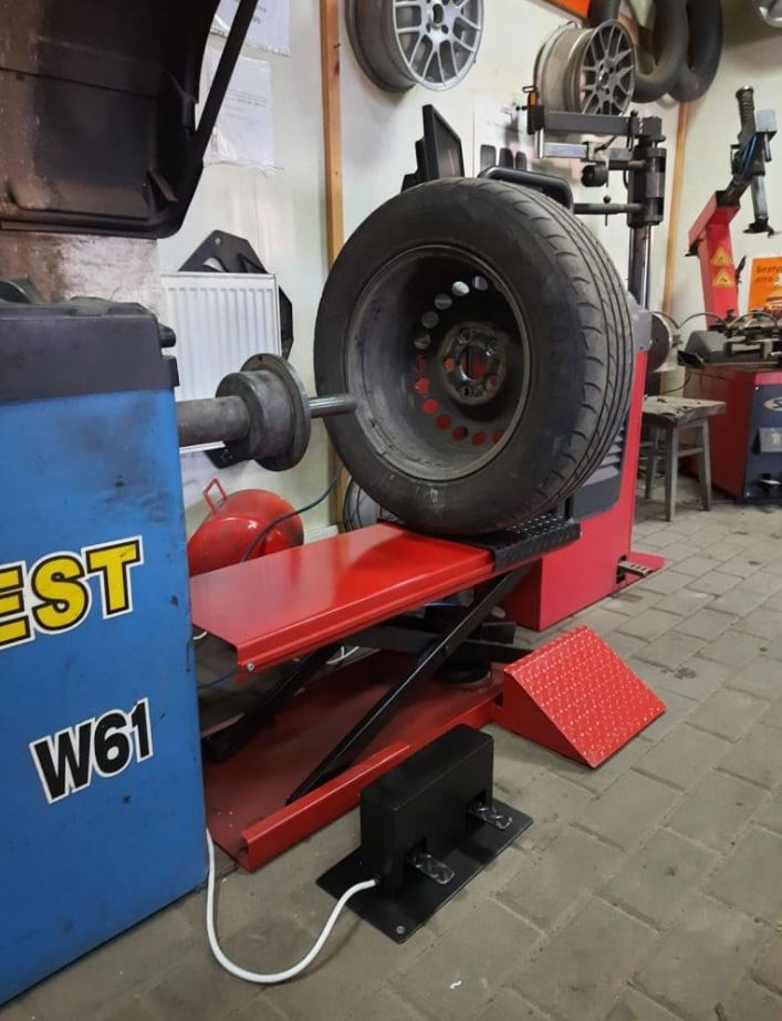 Подъемник для балансировочного станка от производителя ЧП Автостар с ...